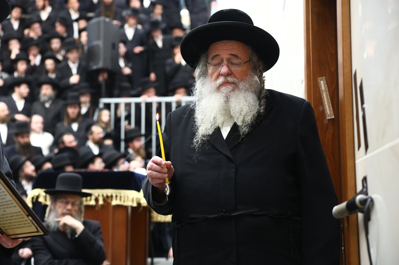 נר ראשון של חנוכה אצל הגר"ש אלתר