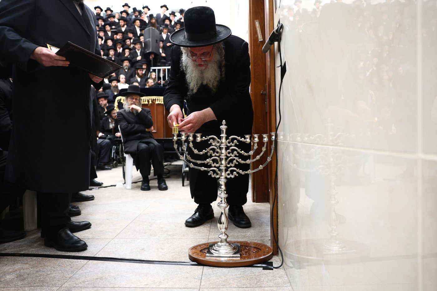 נר ראשון של חנוכה אצל הגר"ש אלתר