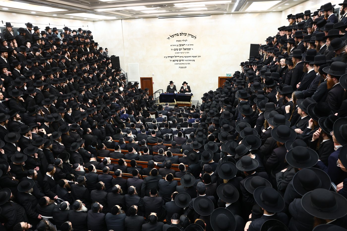 נר ראשון של חנוכה אצל הגר"ש אלתר