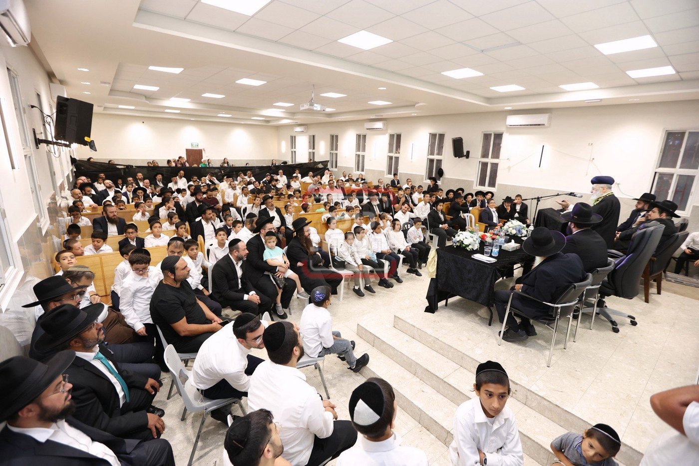 הראש"ל לילדי 'תל אביב': זכות לימוד התורה שלכם, תצילנו מאיראן