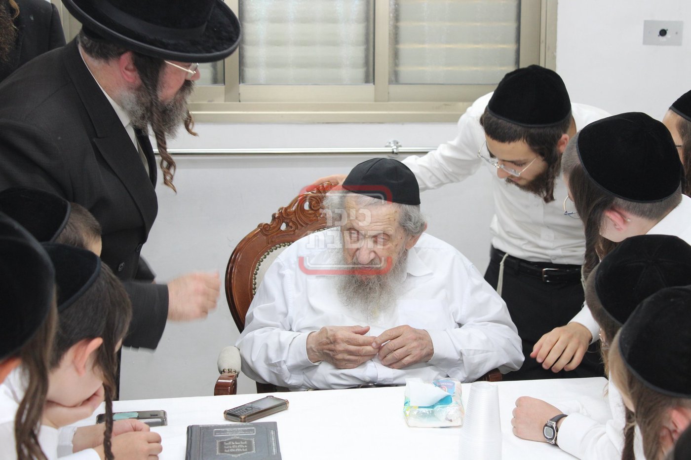 תלמידי ת"ת כלל חסידי אצל הגר"ד לנדו