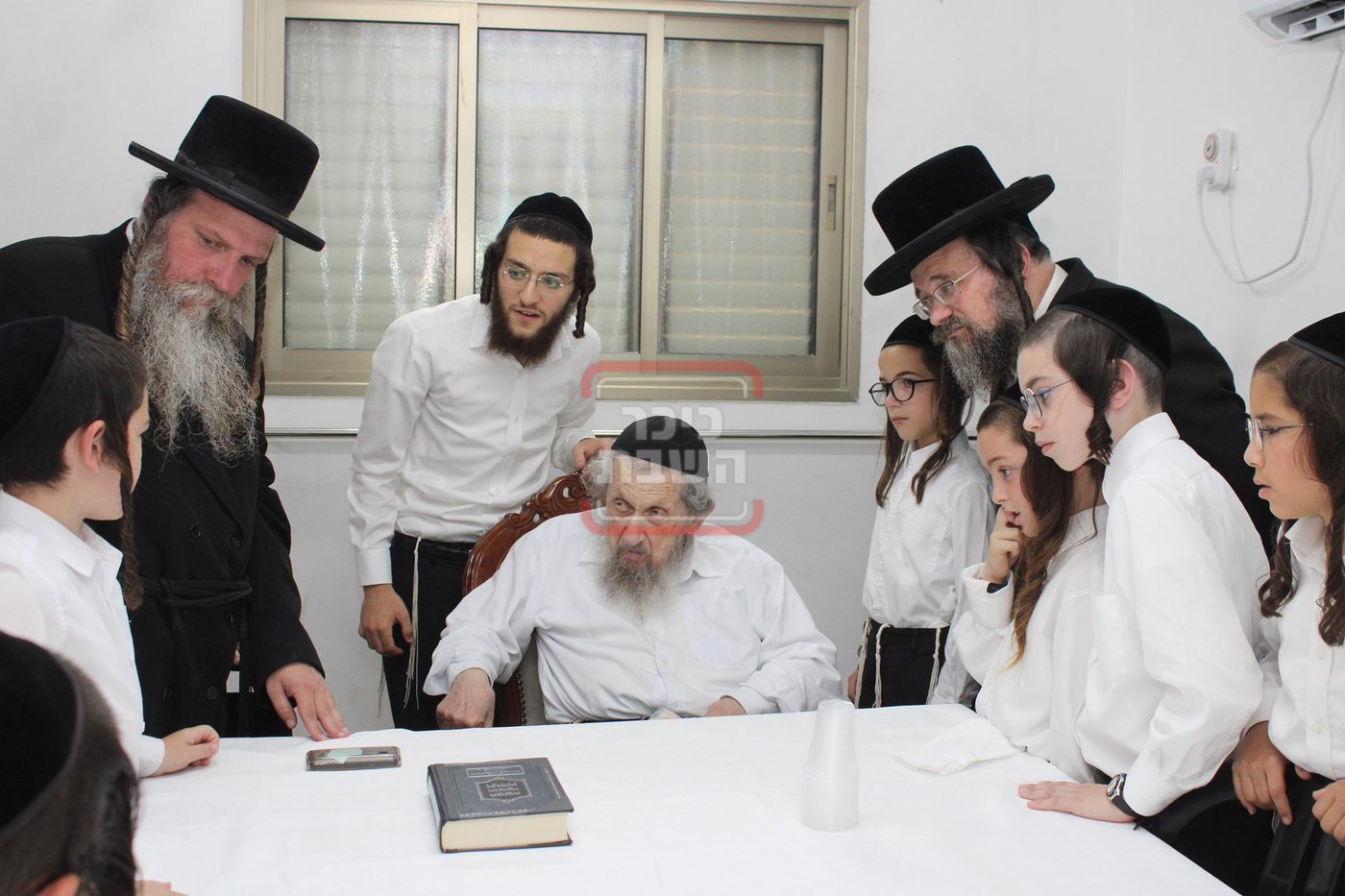 תלמידי ת"ת כלל חסידי אצל הגר"ד לנדו