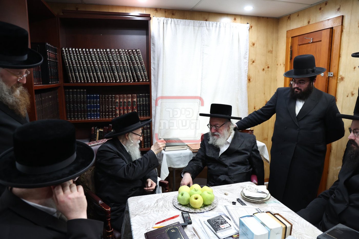 גאב"ד וויען בביקור אצל אחיו האדמו"ר מסערדאהעלי בקאנטרי