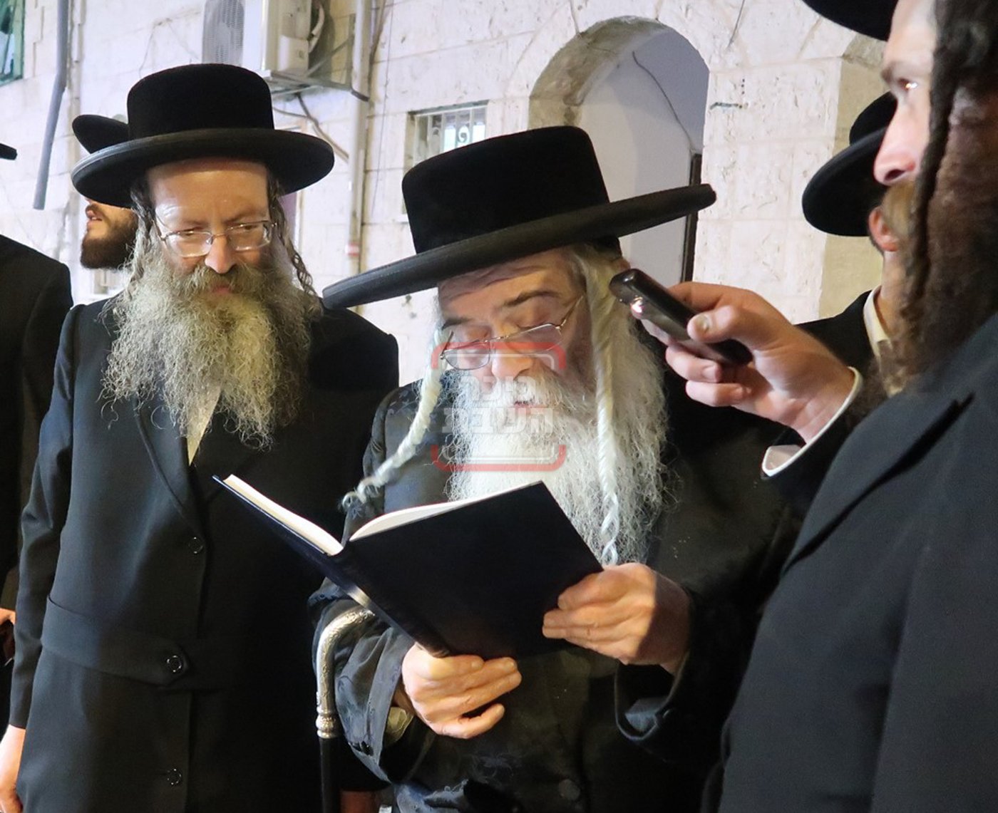 האדמו"ר מקרעטשניף י"ם במצוות שילוח הקן
