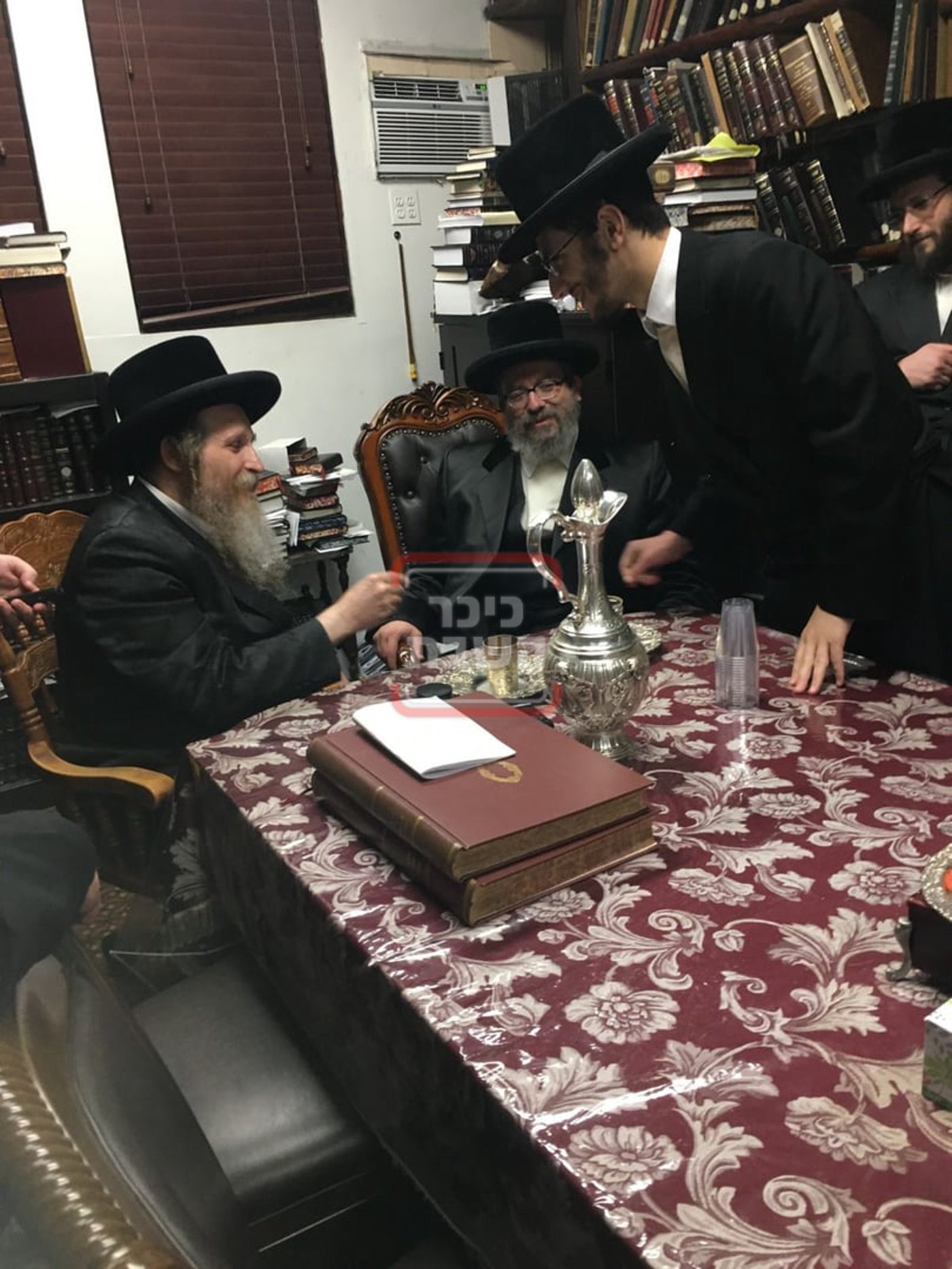 הרה"צ רבי יעקב יוסף טווערסקי מסקווירא, בבתי אדמור"י ארה"ב 