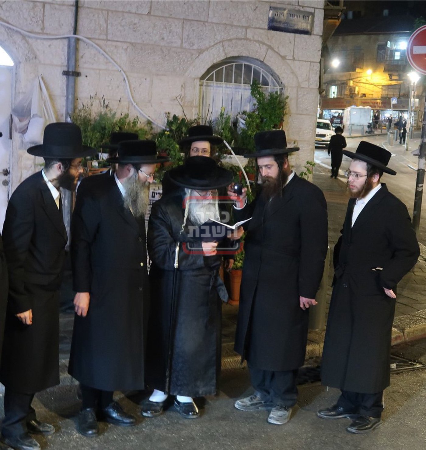 האדמו"ר מקרעטשניף י"ם במצוות שילוח הקן