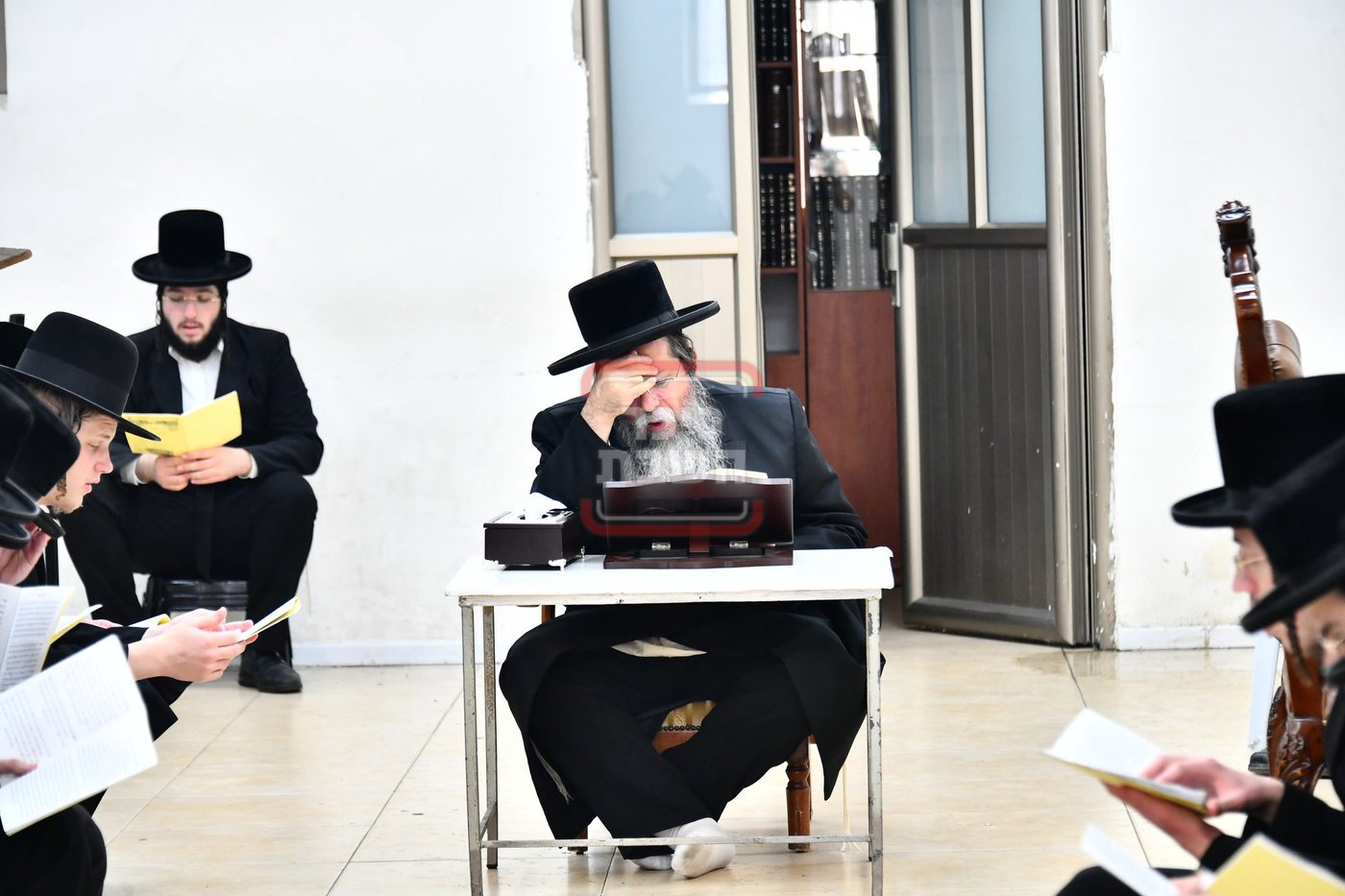 האדמו"ר משבט הלוי בתיקון חצות