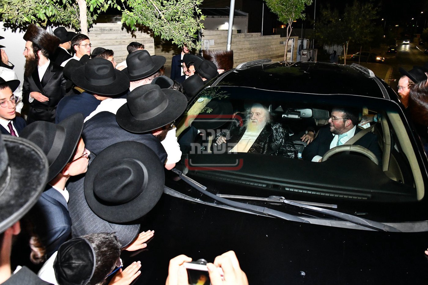 הגר"מ שטרנבוך בשבת בקרב ישיבתו בבית שמש