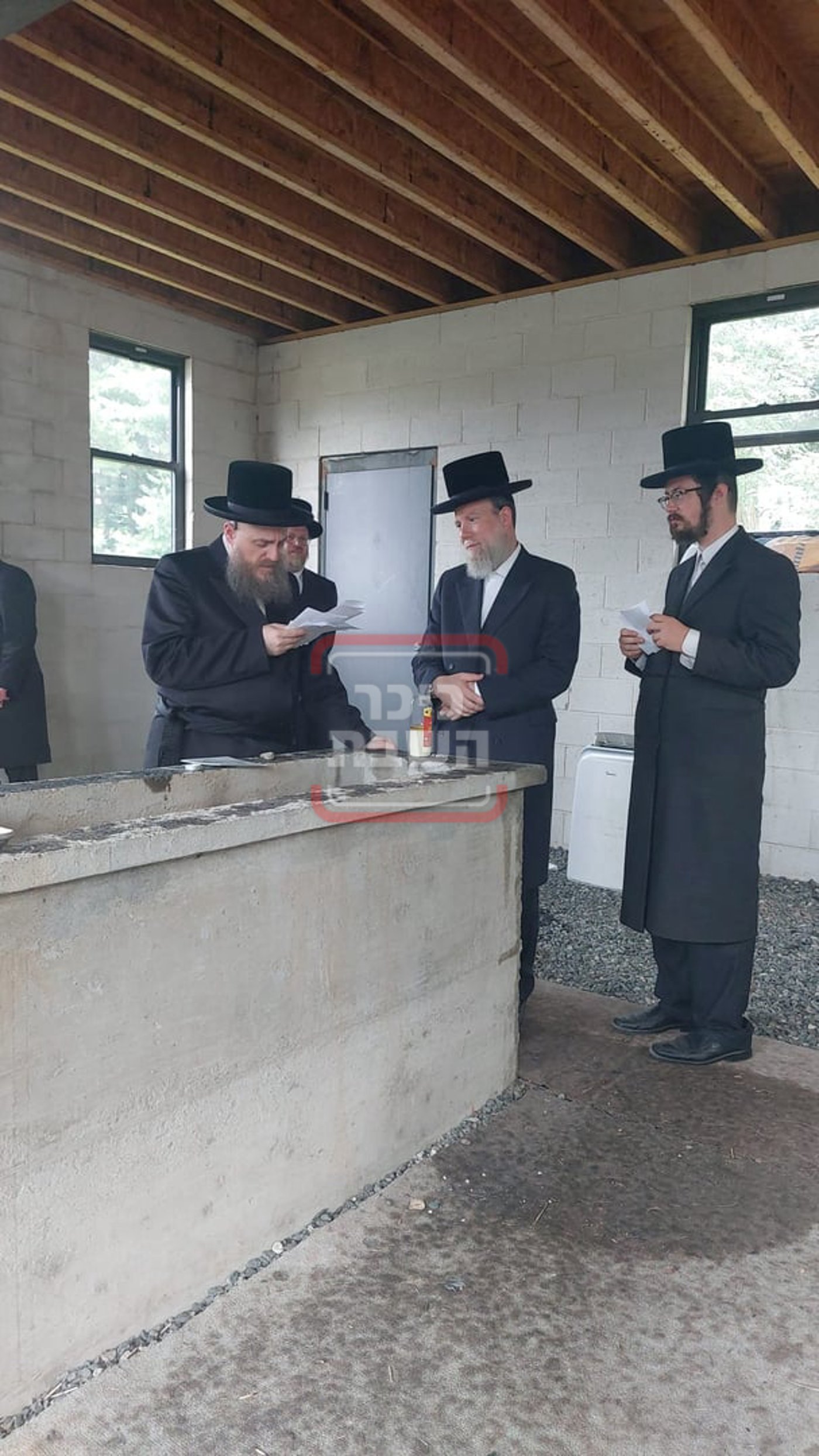 האדמו"ר בציון אביו זצ"ל