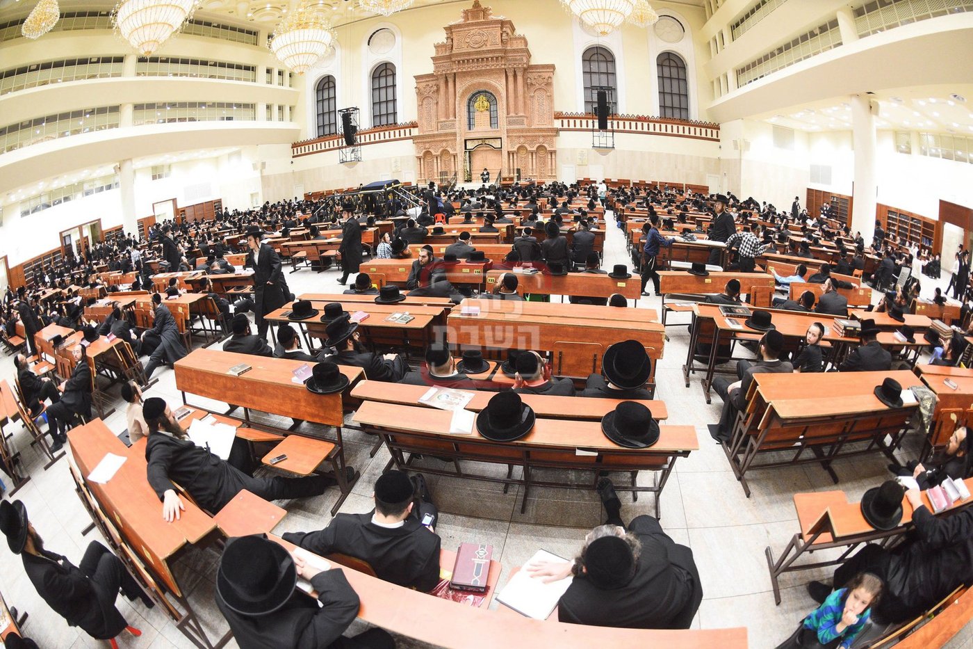 הגה"צ רבי אהרן טוסיג בהספד 'תשעה באב' בחצה"ק ויז'ניץ
