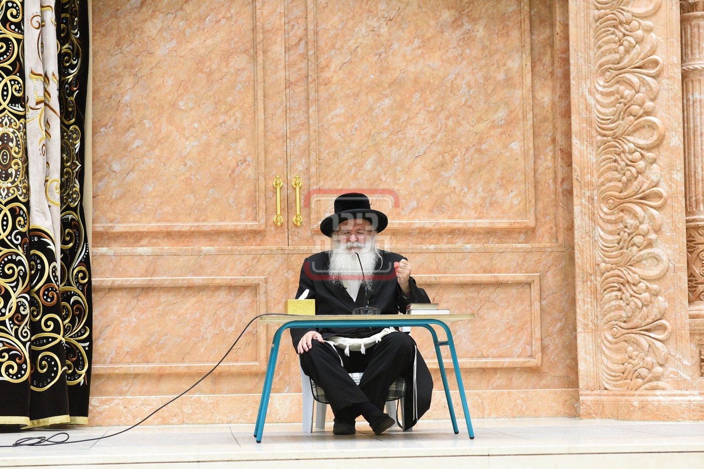 הגה"צ רבי אהרן טוסיג בהספד 'תשעה באב' בחצה"ק ויז'ניץ