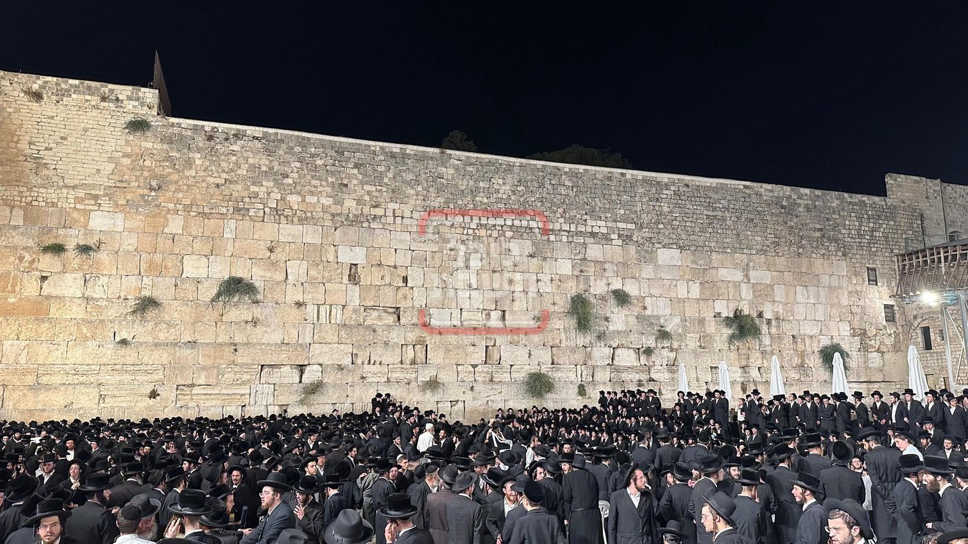 מוצאי תשעה באב בכותל המערבי