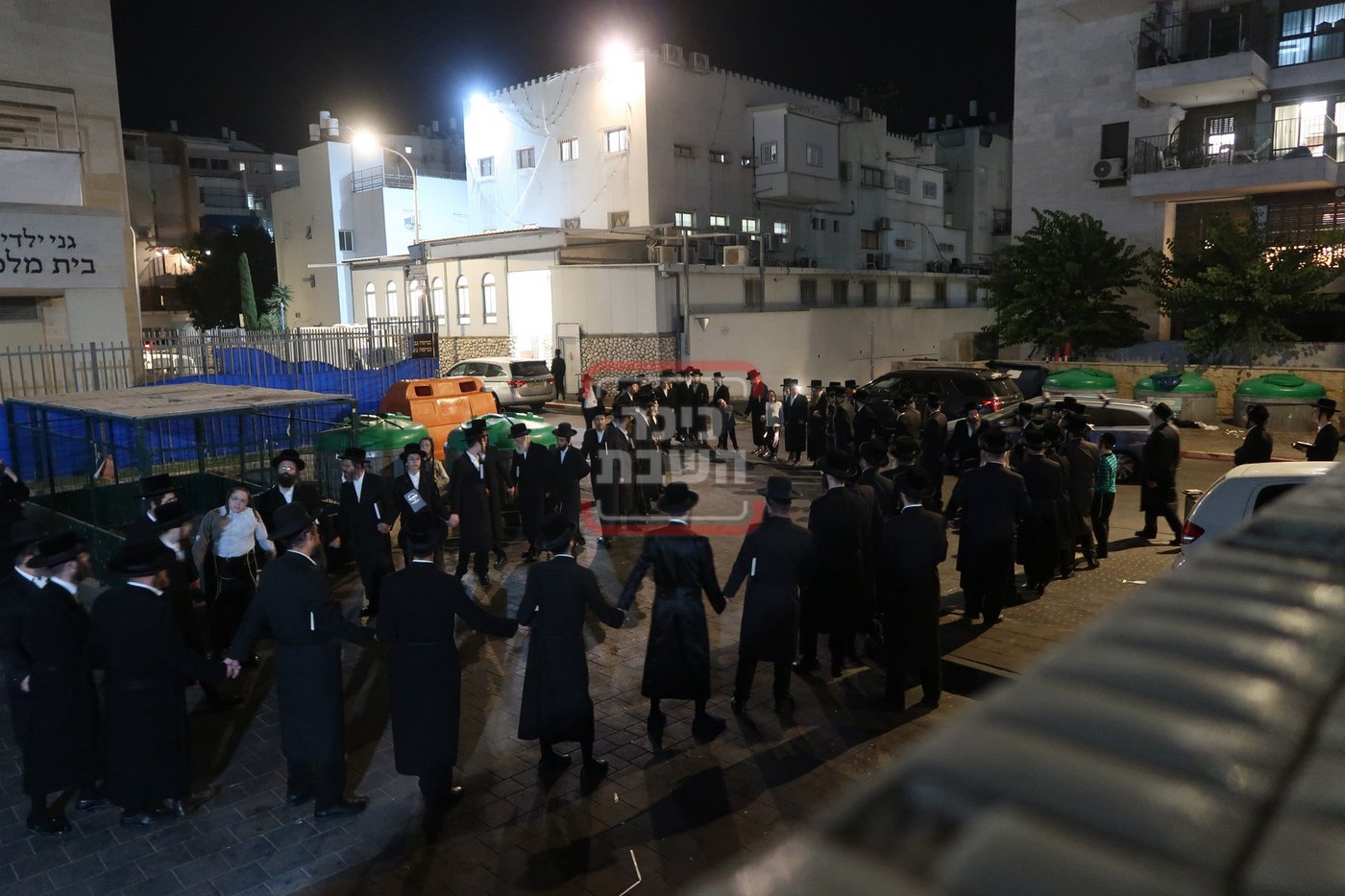 תשעה באב בחצה"ק טשארנאביל 