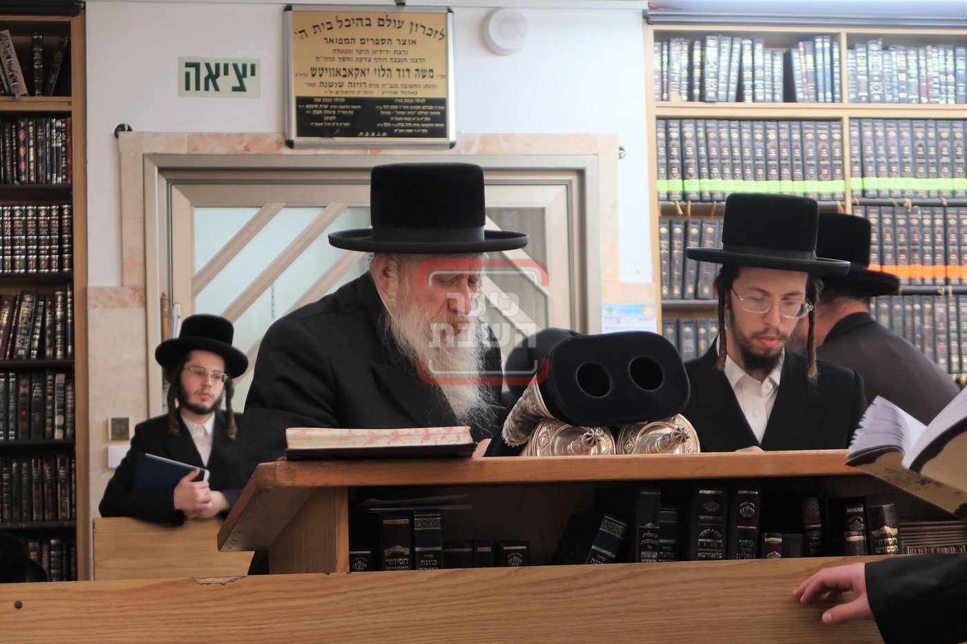 תשעה באב בחצה"ק טשארנאביל 