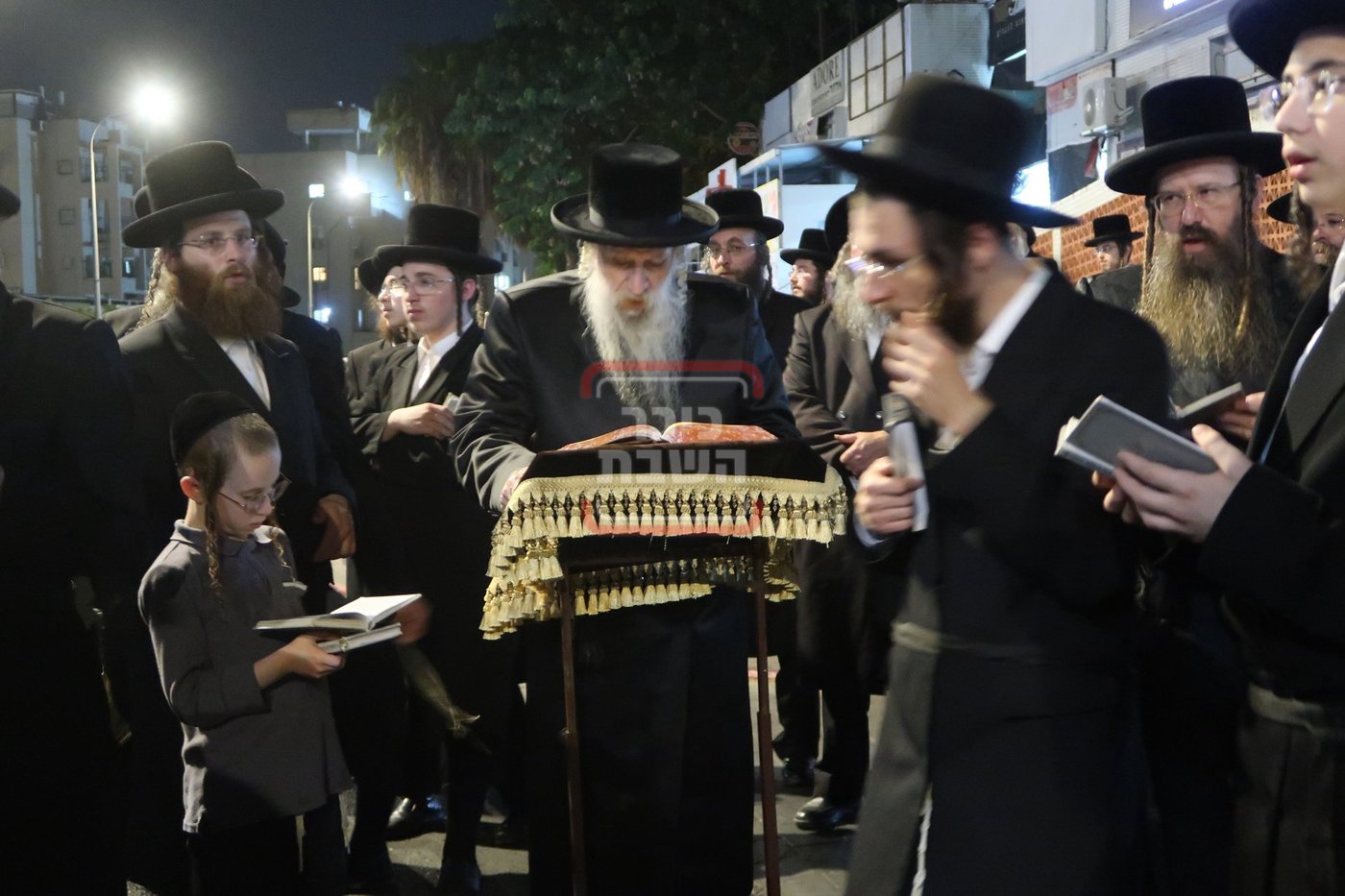 תשעה באב בחצה"ק טשארנאביל 