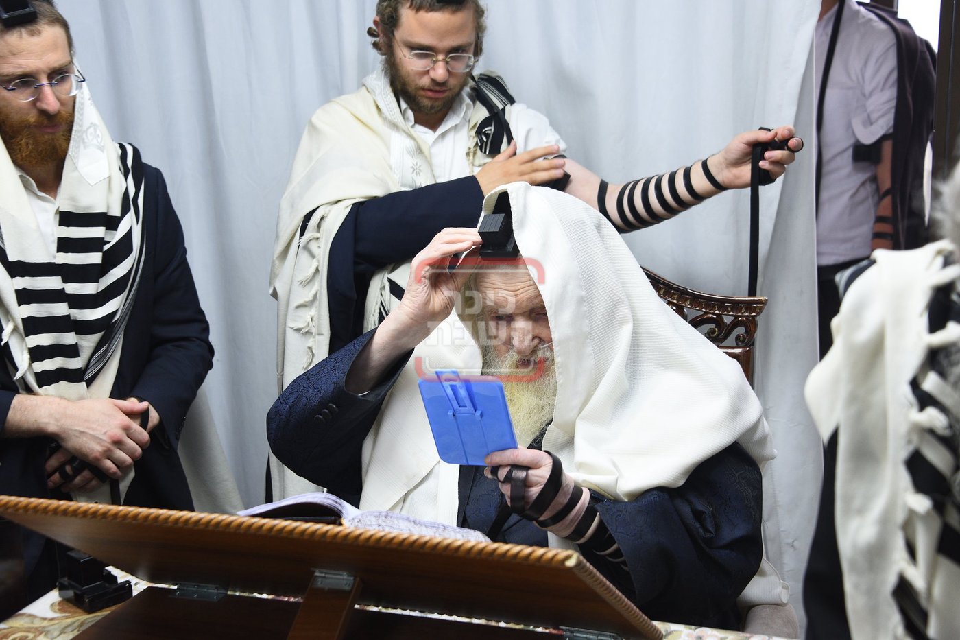 בין הזמנים אב תשפ"ד במעונו של הגר"מ שטרנבוך