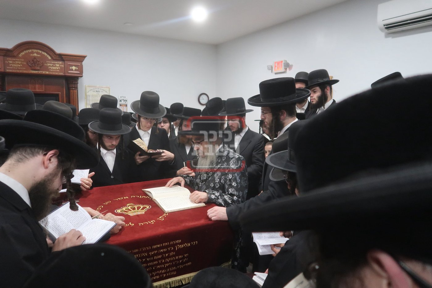 תשעה באב בחצה"ק סאטמר 