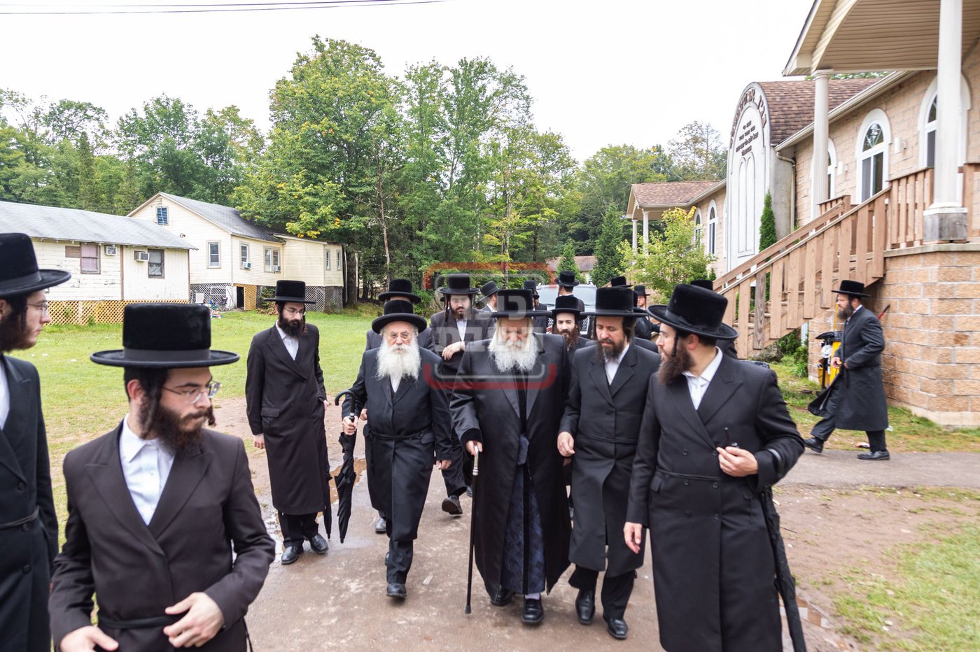האדמו"ר מבאבוב בביקור במחנה שלווה ד'באבוב 