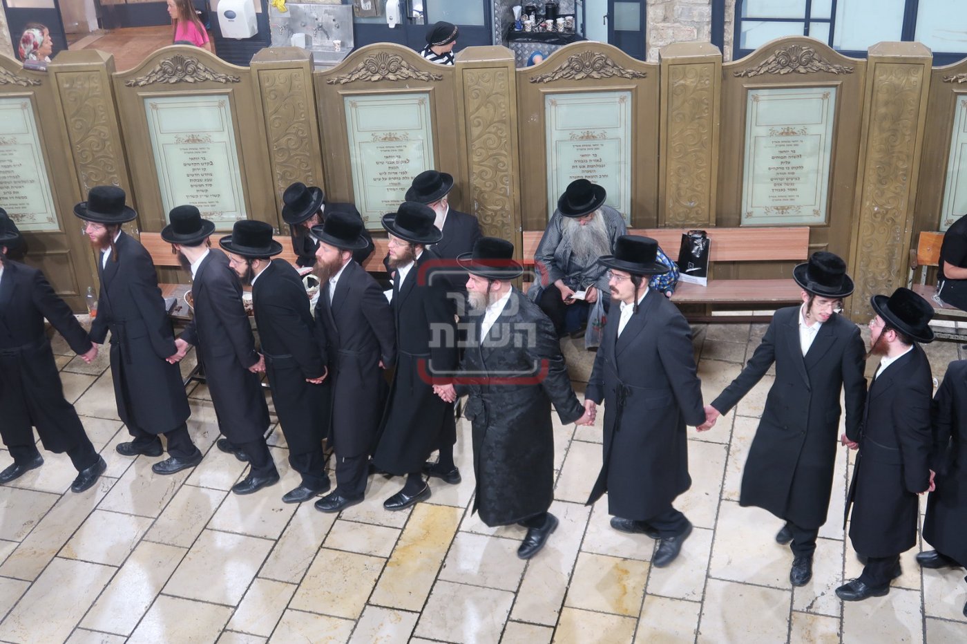 הגה"צ אב"ד ויז'ניץ אלעד במירון