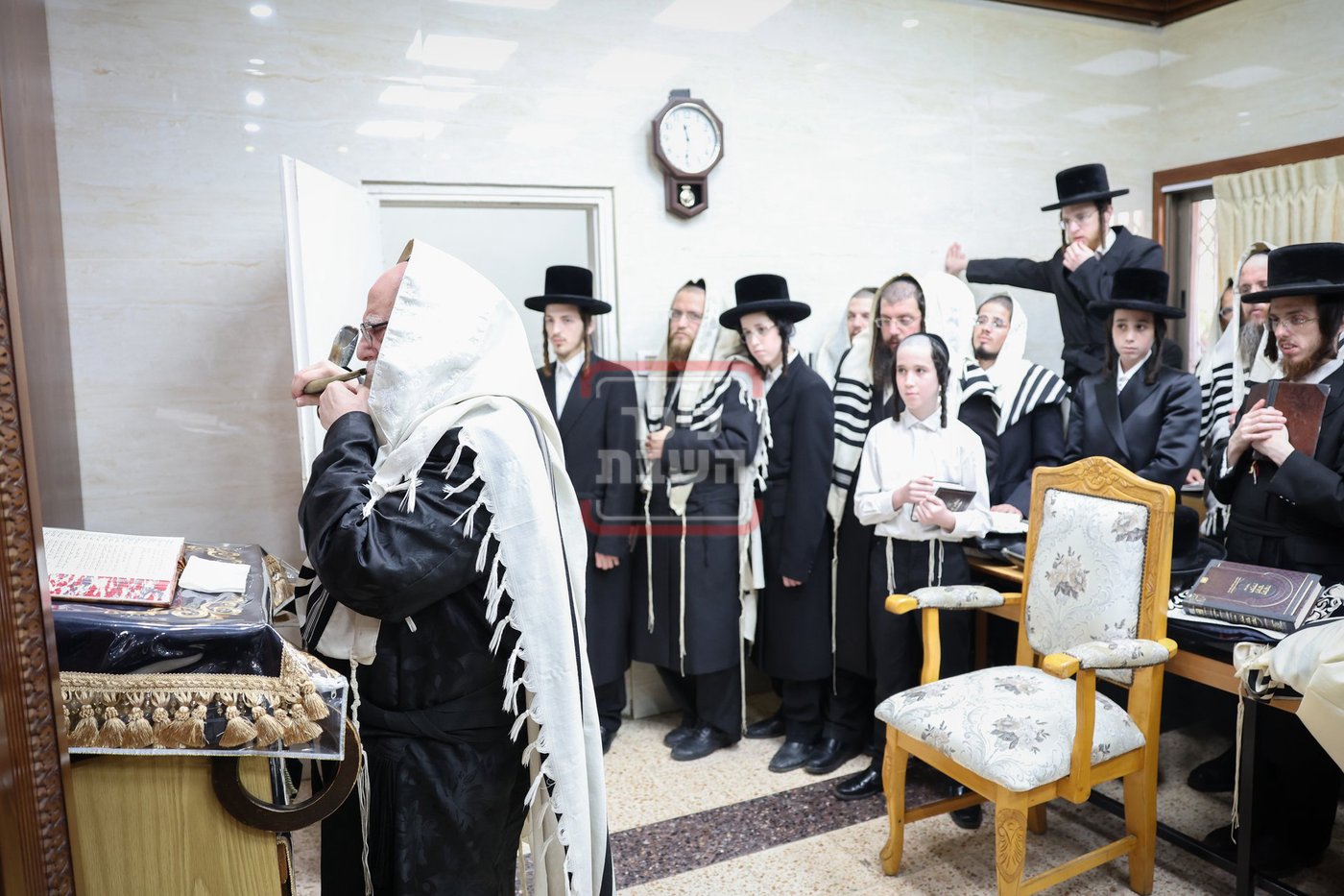 האדמו"ר מצאנז בתקיעת שופר 