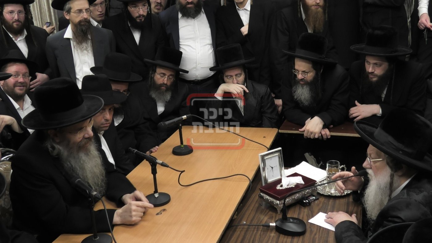 ניחום אבלים בחצה"ק מודז'יץ וקוזמיר 
