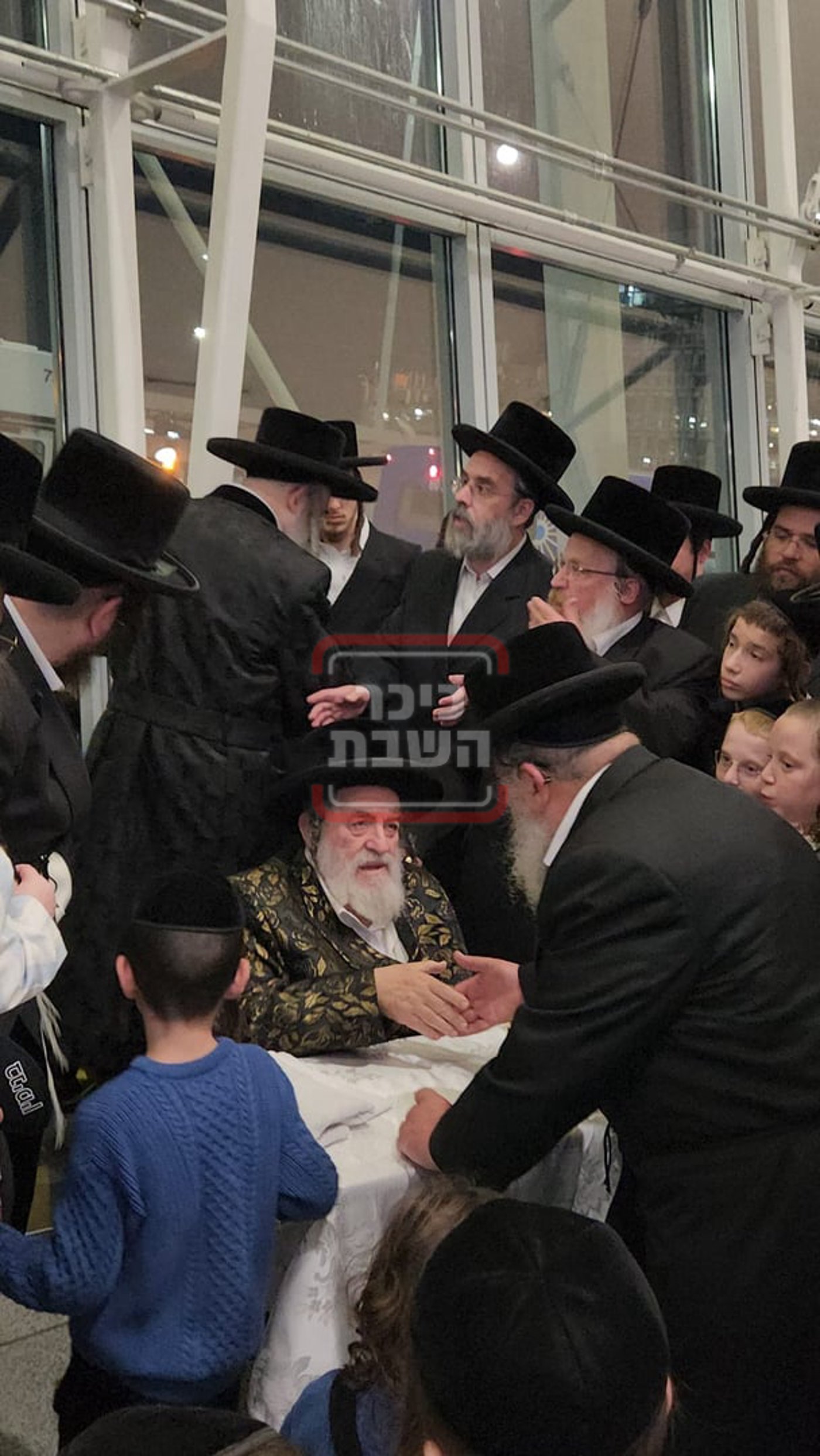 האדמו"ר מויז'ניץ בהגעתו לארה"ב 