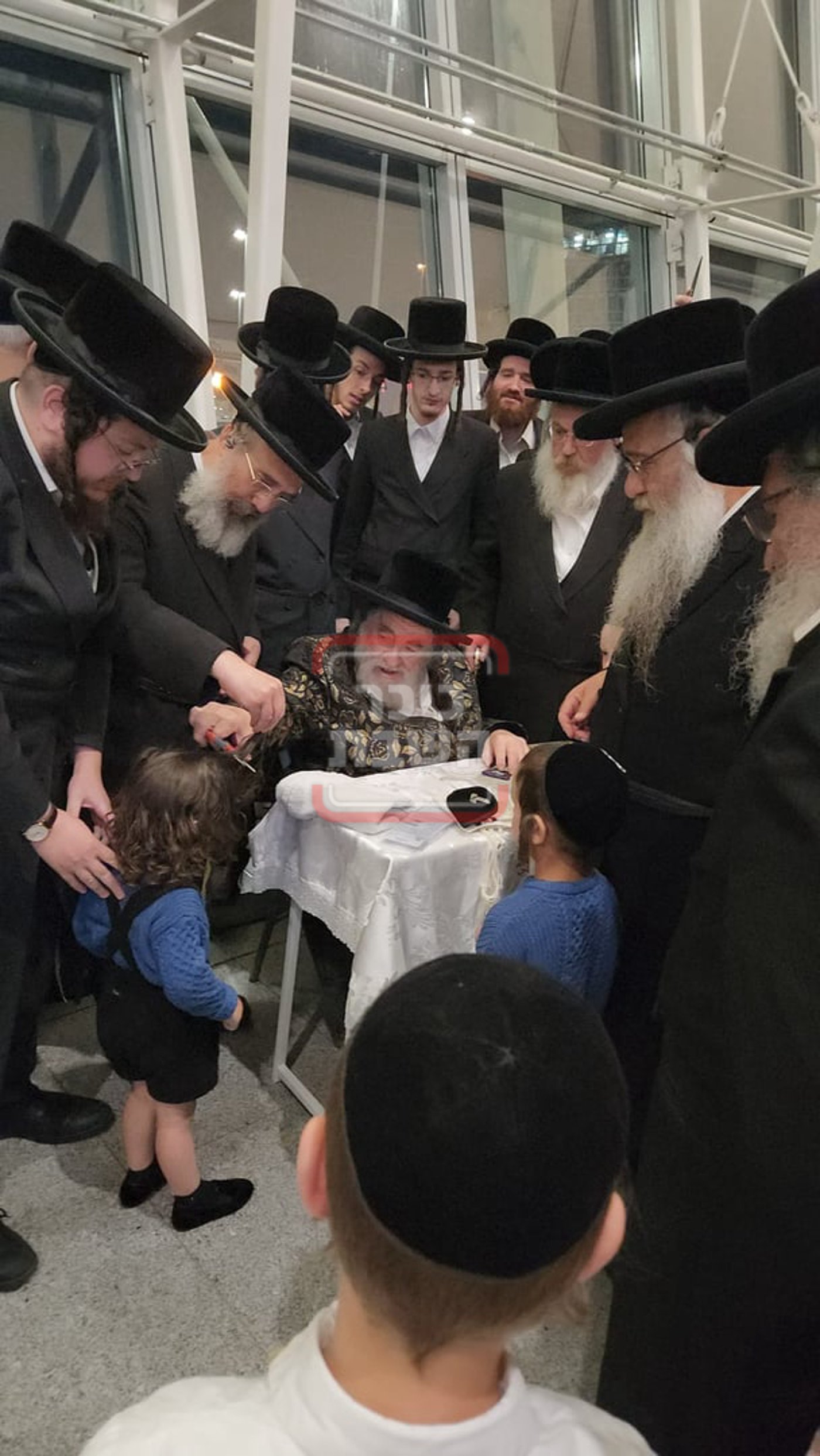 האדמו"ר מויז'ניץ בהגעתו לארה"ב 