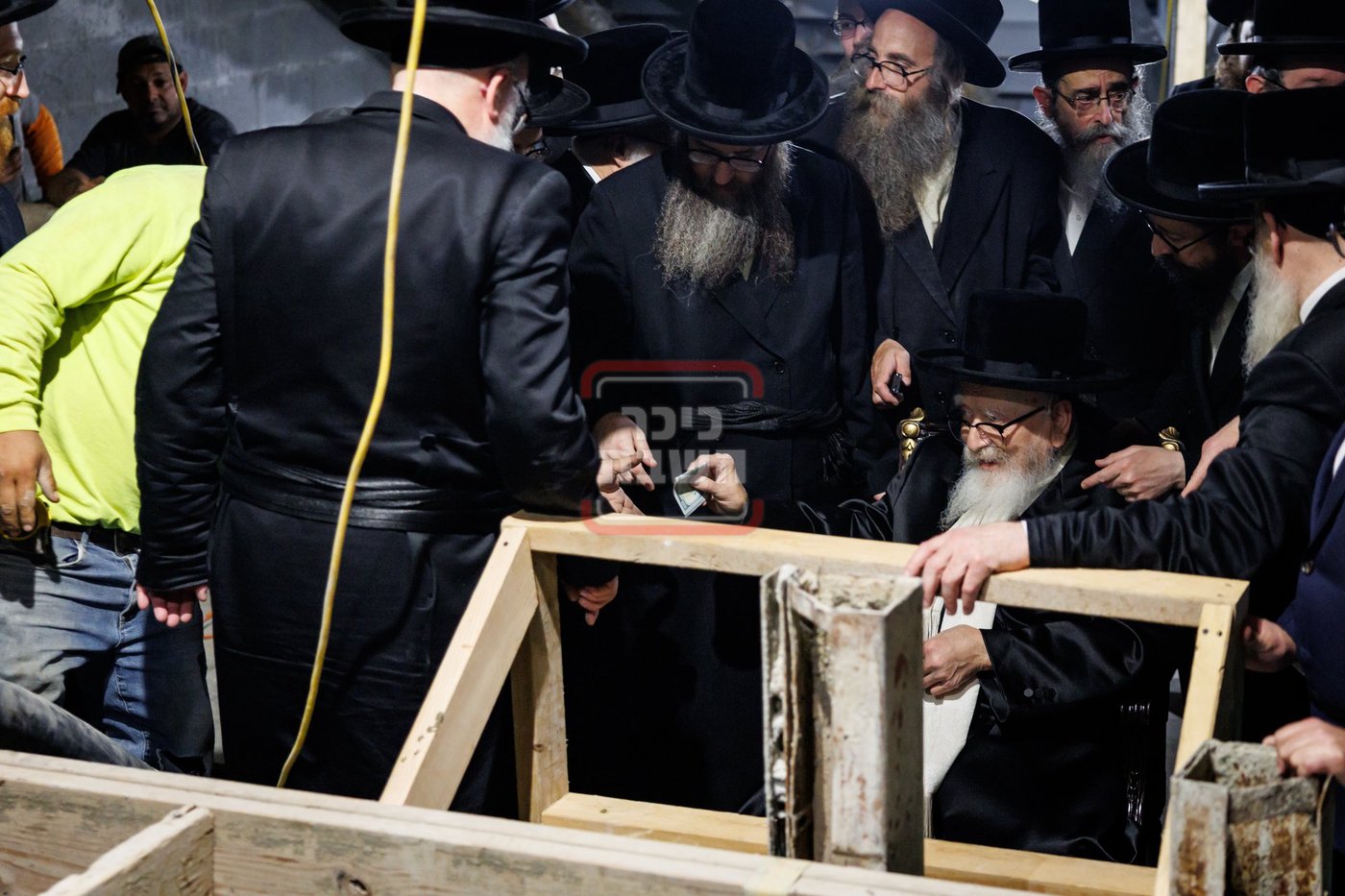 הנחת אבן הפינה למקווה הפרטית של האדמו"ר מסקווירא