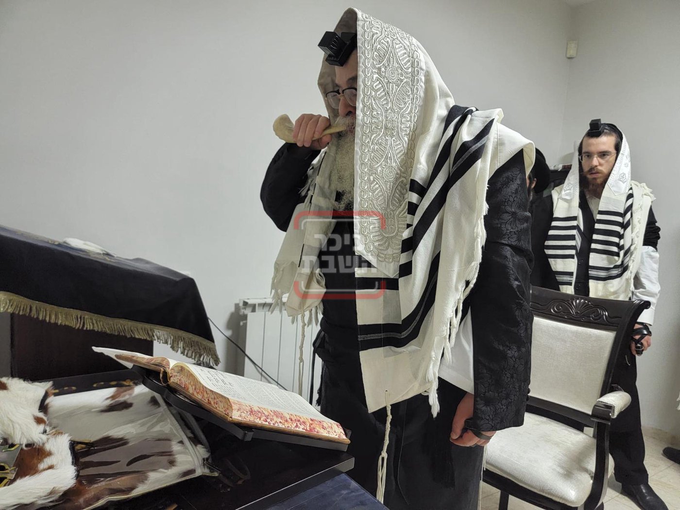 האדמו"ר מצאנז קלויזנבורג בביקור בארה"ק 