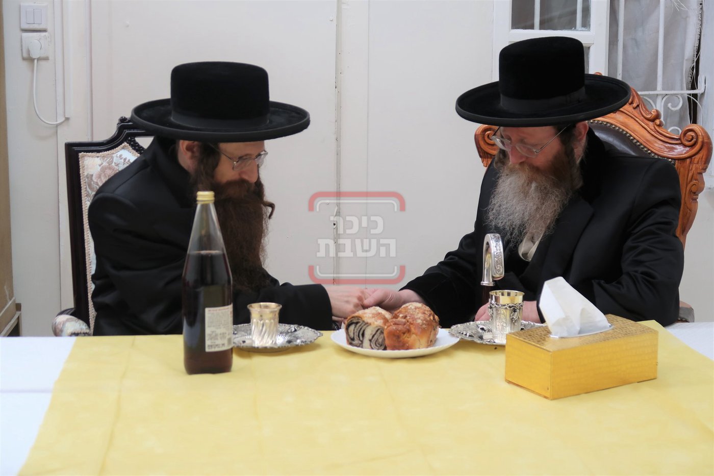 האדמו"ר מטרעבישאן בביקור אצל אחיו האדמו"ר מטשערנוביץ 