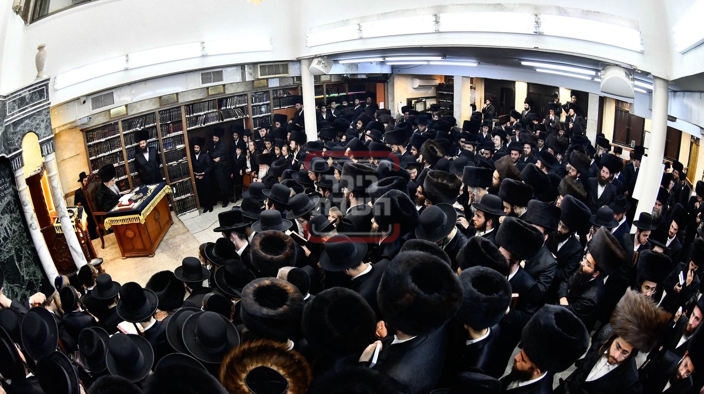 סליחות ראשונות בחצה"ק אלכסנדר 
