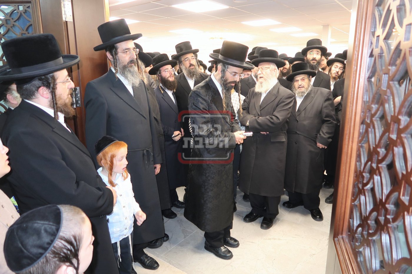מעמד קביעת מזוזה לביהמ"ד זוויעהיל בביתר 