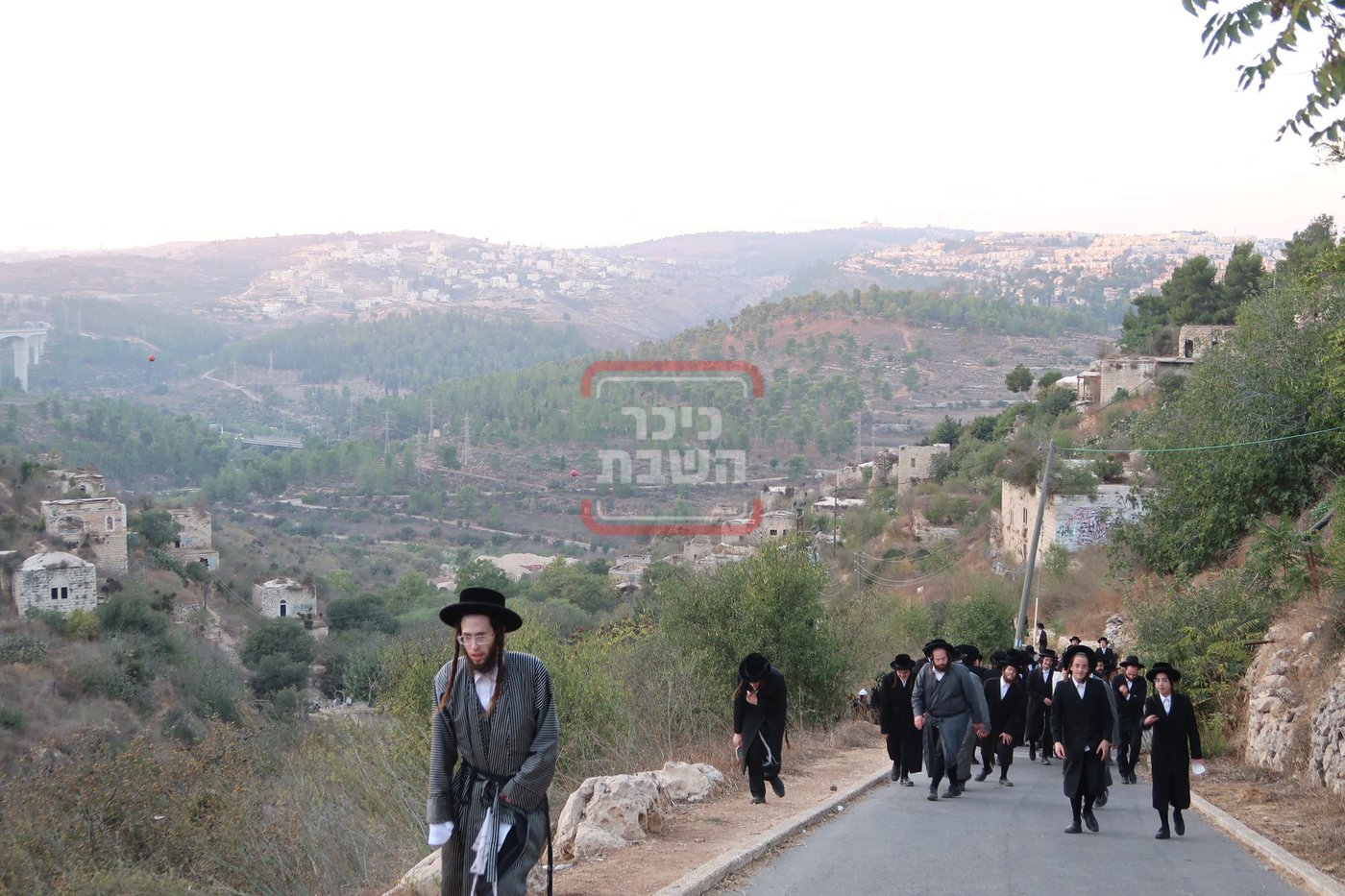 האדמו"ר מתולדות אברהם יצחק בתשליך 
