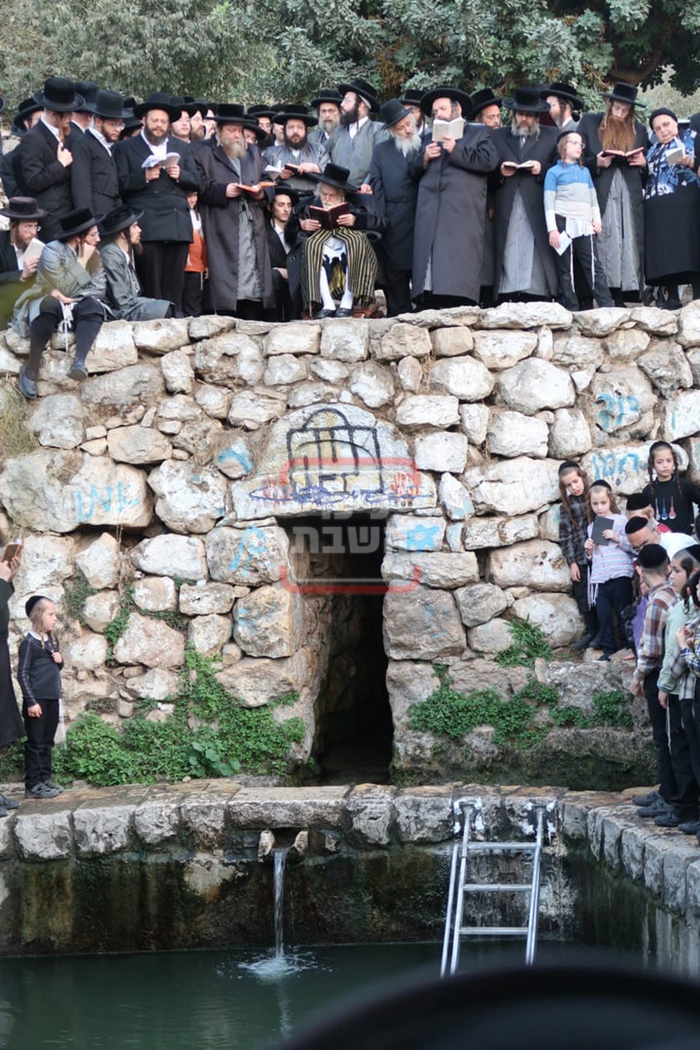 האדמו"ר מתולדות אברהם יצחק בתשליך 