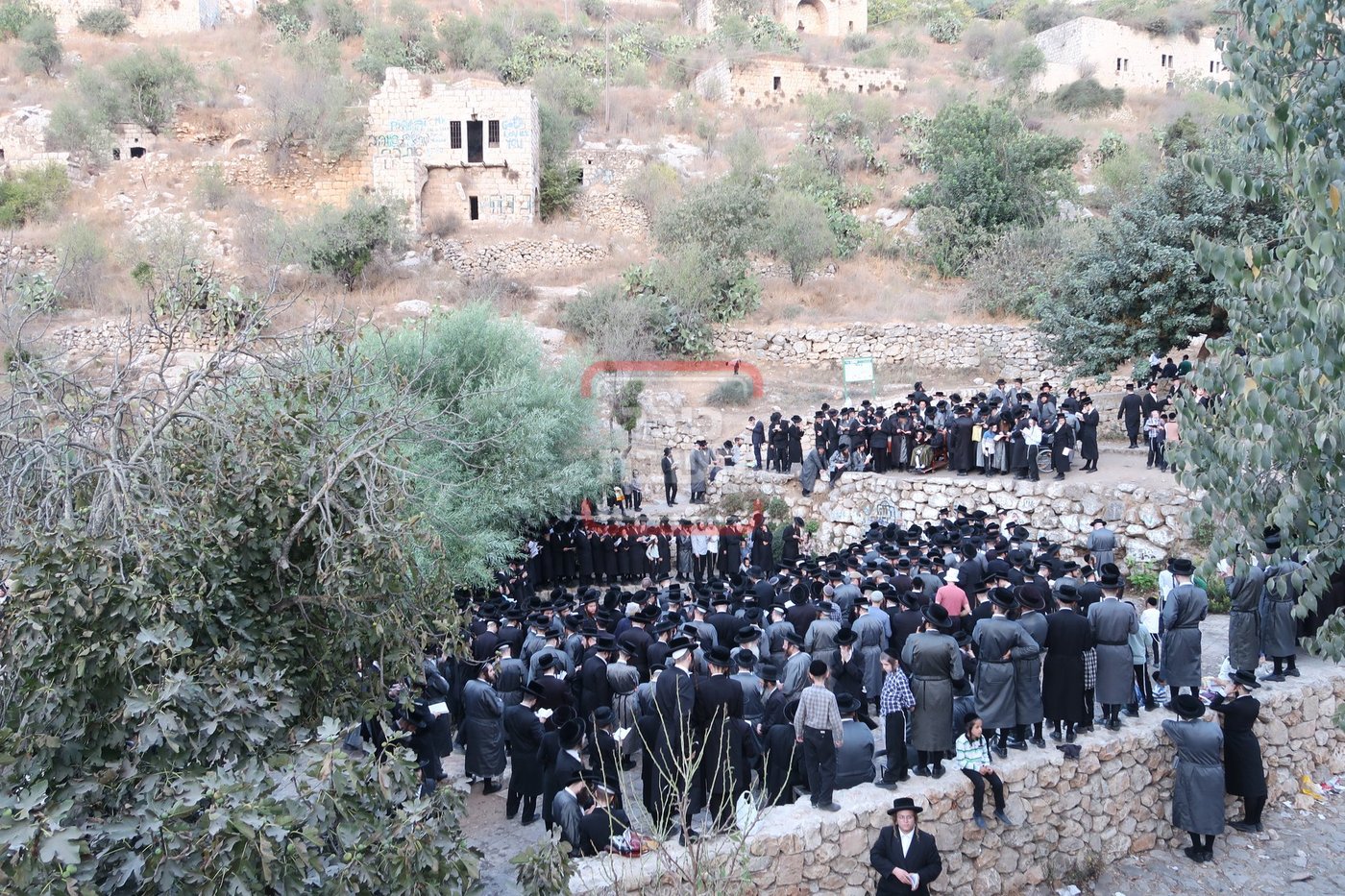 האדמו"ר מתולדות אברהם יצחק בתשליך 