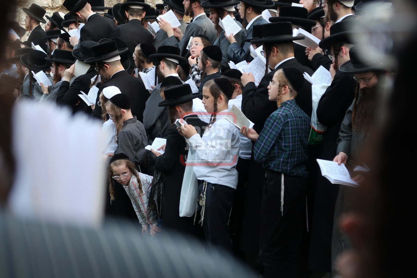 האדמו"ר מתולדות אברהם יצחק בתשליך 