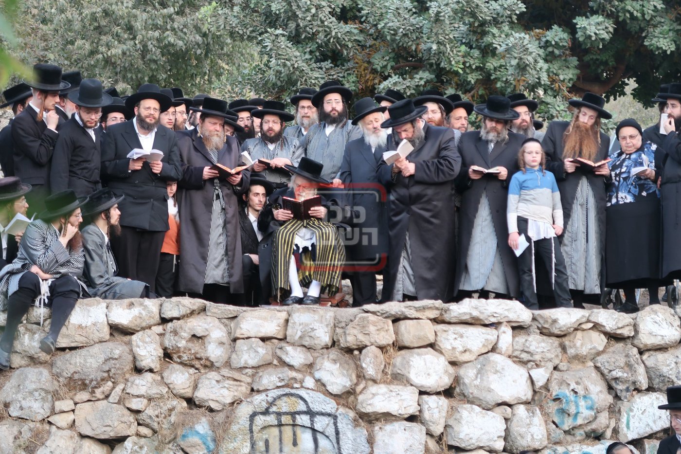האדמו"ר מתולדות אברהם יצחק בתשליך 