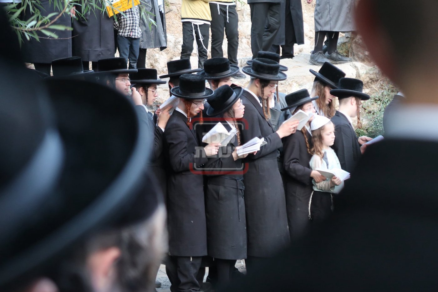 האדמו"ר מתולדות אברהם יצחק בתשליך 
