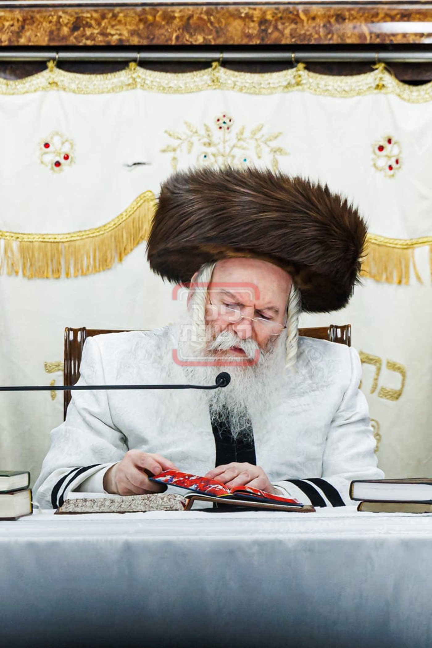ערב ומוצאי יום כיפור בחצה"ק באבוב 