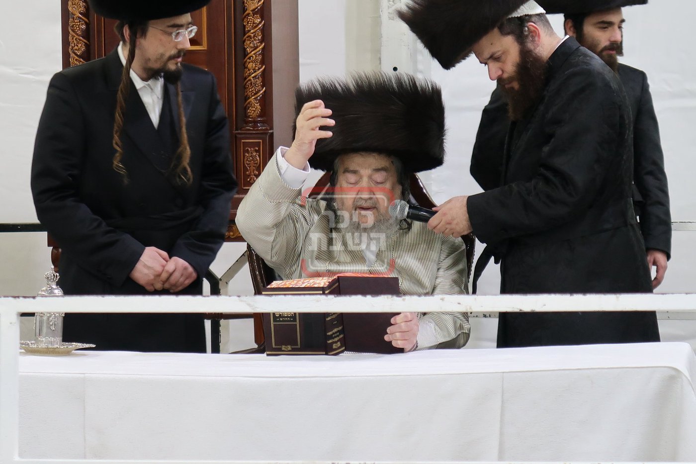 חג הסוכות אצל הגה"צ רבי יעקב מאיר שעכטער