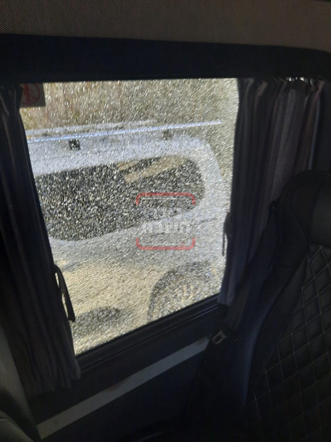 רכבם של חסידי מאקאווא שהוזק