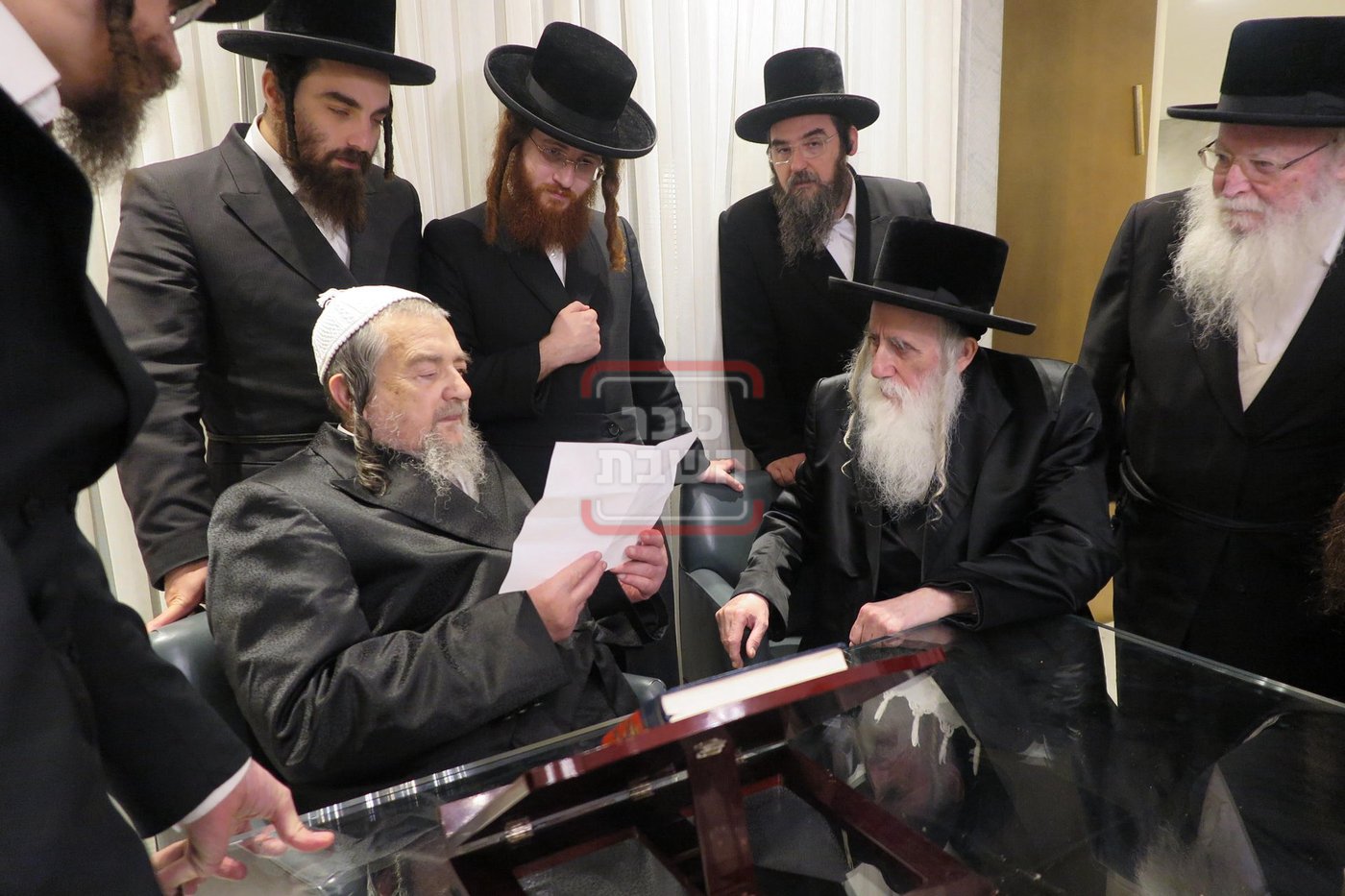 האדמו"ר ממחנובקה בעלזא בביקור אצל הגה"צ רבי יעקב מאיר שעכטער 