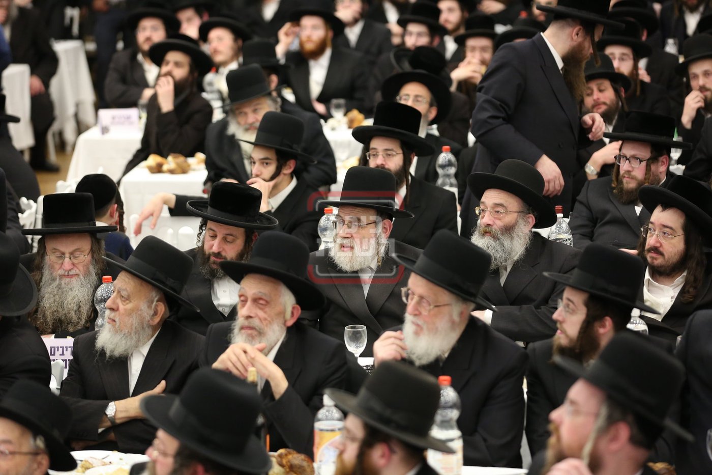 התכנסות אלפי חסידי סאטמר אחר הנחת אבן הפינה