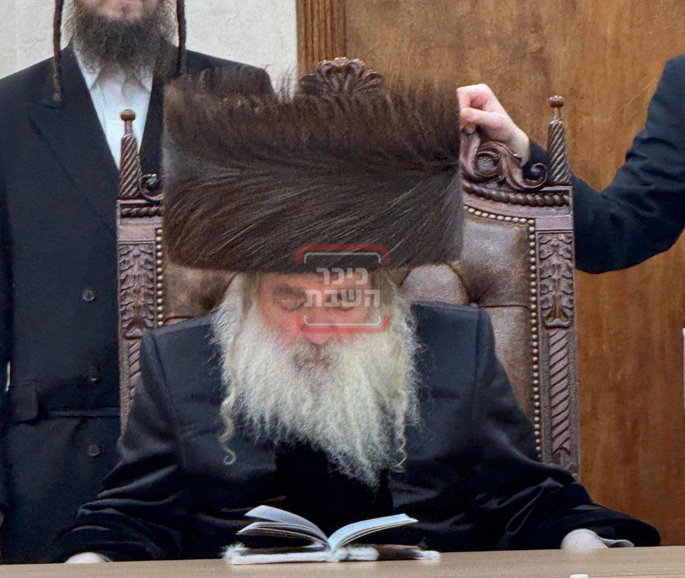 הדלקת נרות חנוכה בחצה"ק קראלי