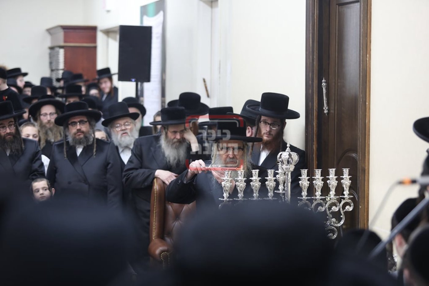 האדמו"ר מסאטמר בהדלקת נרות חנוכה בווילאמסבורג