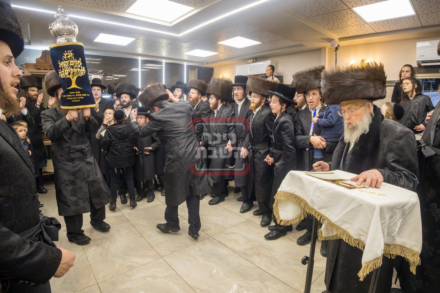 הכנסת ספר תורה לביהמ"ד פינסק קרלין בביתר