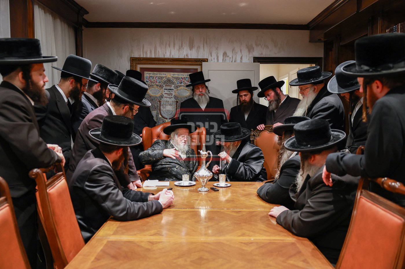 האדמו"ר מקרעטשניף י-ם בביקור אצל האדמו"ר ממונקאטש