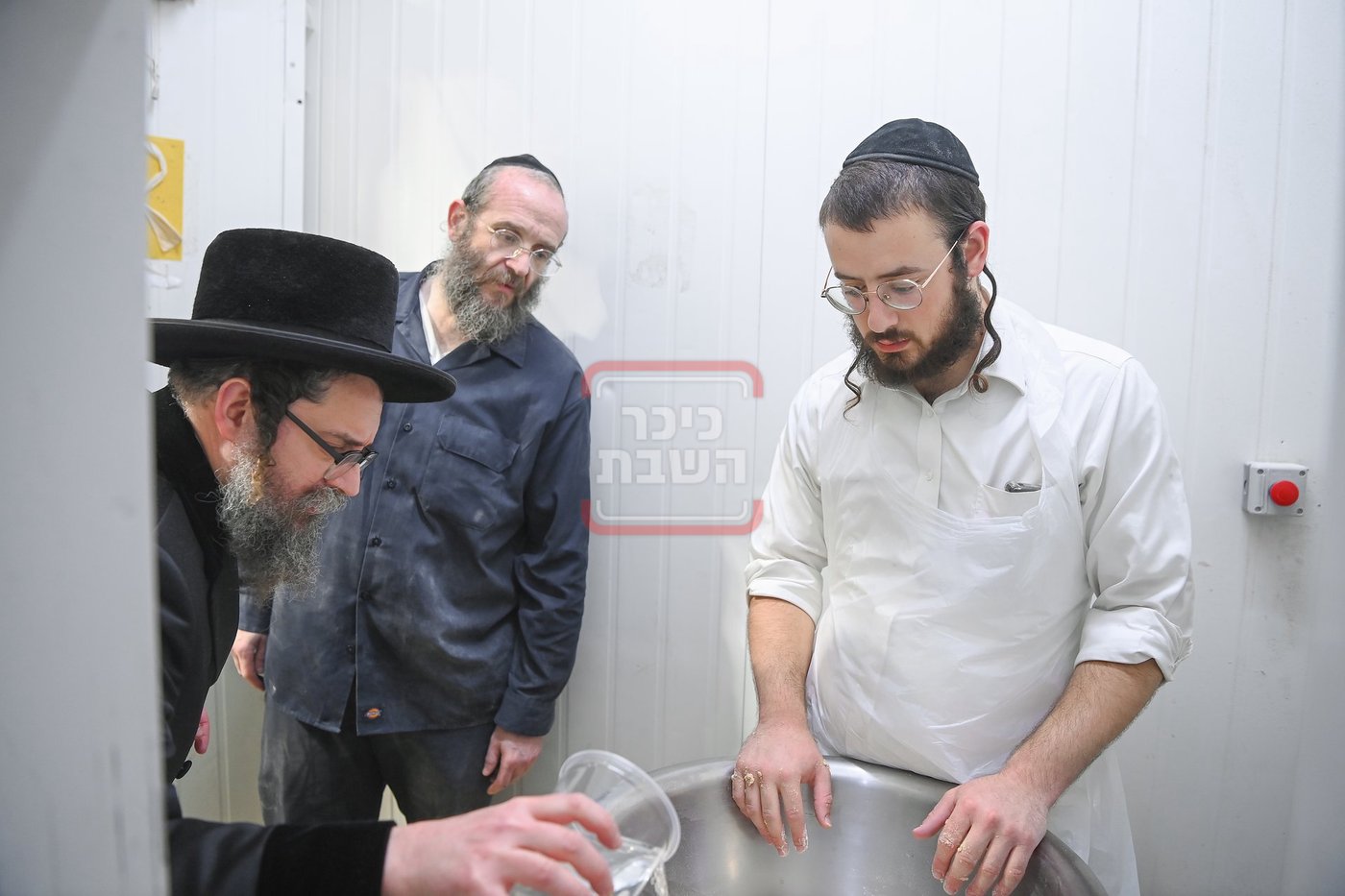 האדמו"ר מסקולען ירושלים באפיית מצות