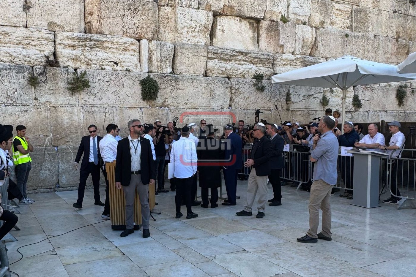 זופניק בכיכר | כל התמונות, הנייעס והחשיפות של פסח והמסתעף