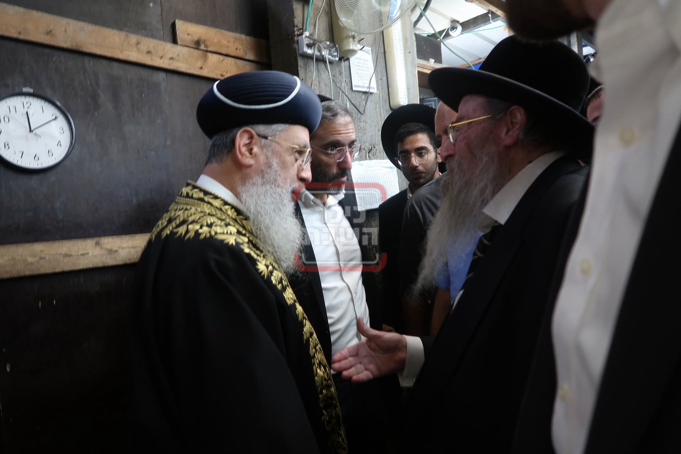 הגאון רבי דוד יוסף בתפילת ערבית וספירת העומר בשטיבלעך 'איצקוביץ'